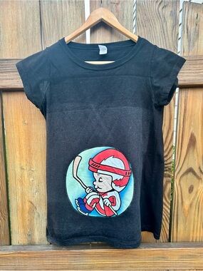 CafePress Tee Shirt Belly Hook Maternity Dark Hockey Player